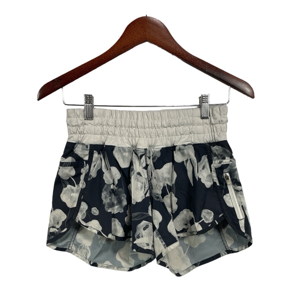 Lululemon Tracker Shorts Inky Floral Black and White, Size 6
